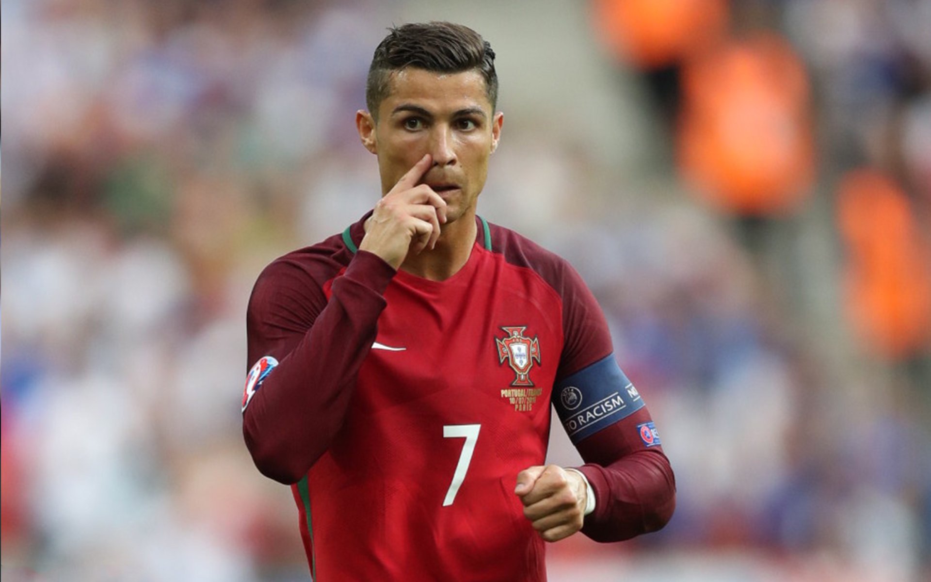 星空体育官网-浓眉赛后谦逊发言登热搜，山东泰山鏖战曼联引发热议